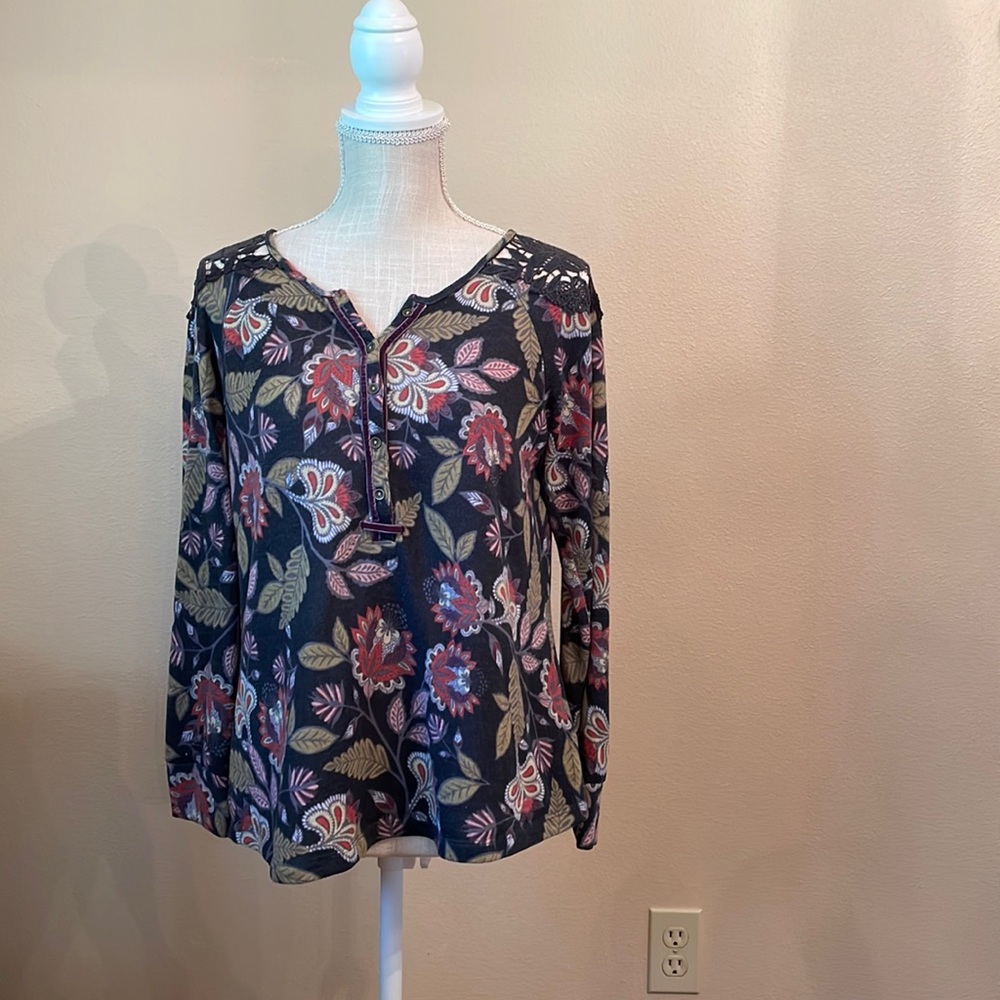 Vintage America embroidered shoulder boho top, size medium
